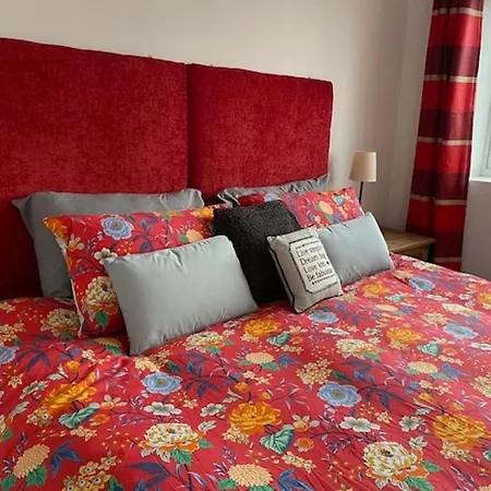 1 Bed Apt- Rural Views- Juliette Balcony - Parking Apartment *