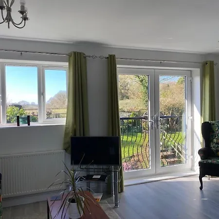 Apartment 1 Bed Apt- Rural Views- Juliette Balcony - Parking